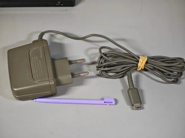 Console Nintendo DS Lite excellent état avec chargeur et stylet - photo numéro 16