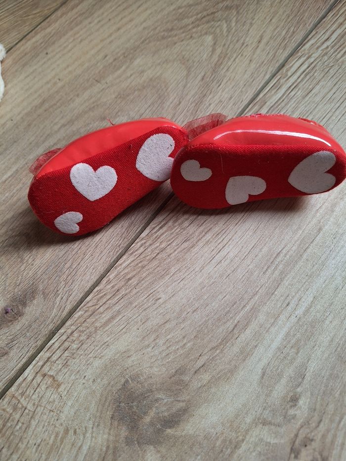 Chaussures rouges bébé fille 0/3 mois - photo numéro 2