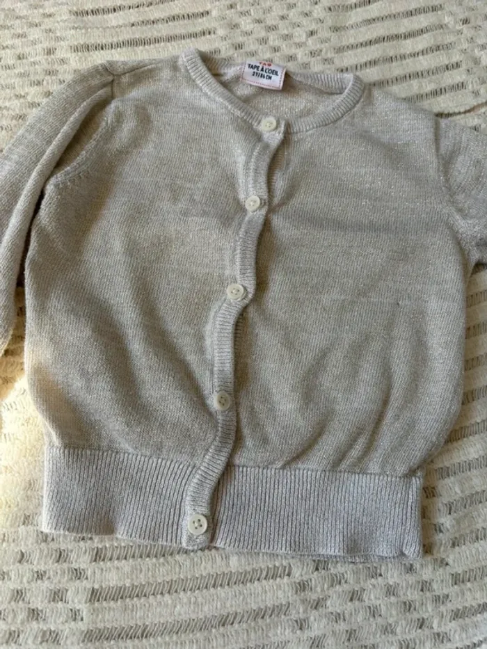 Cardigan fille beige à paillettes dorées 2 ans - photo numéro 2