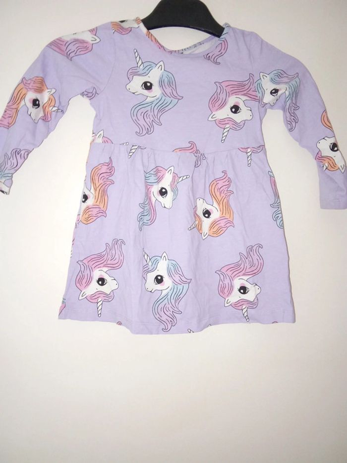 Robe 👗 violette motif licorne - H&M - Taille 18-24Mois - photo numéro 2
