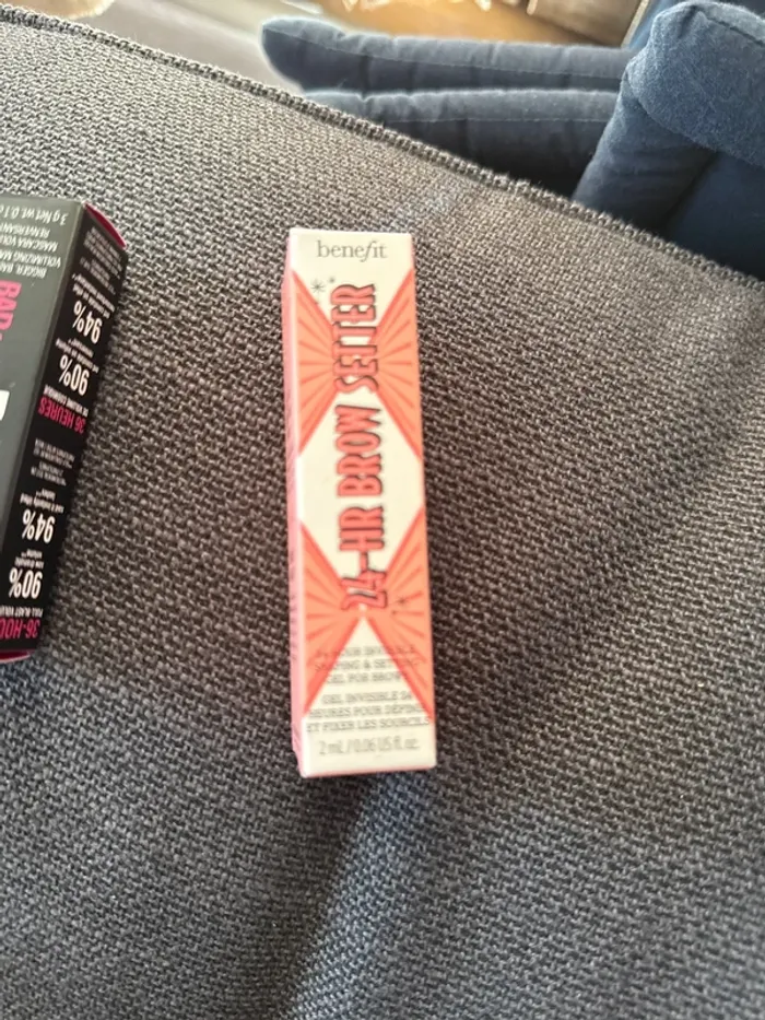 Gel à sourcils benefit mini invisible - photo numéro 2