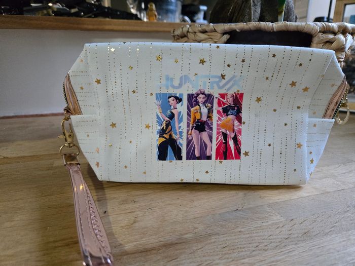 Trousse maquillage / toilette ou crayon demon hunters kpop huntrix