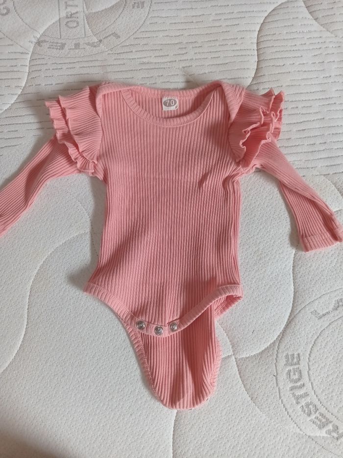 Lot Bodys manches longues 6 mois. - photo numéro 6