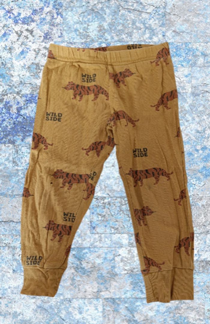 Lot 3 ans. 2 pyjamas Kiabi et un tee-shirt Gap. - photo numéro 10