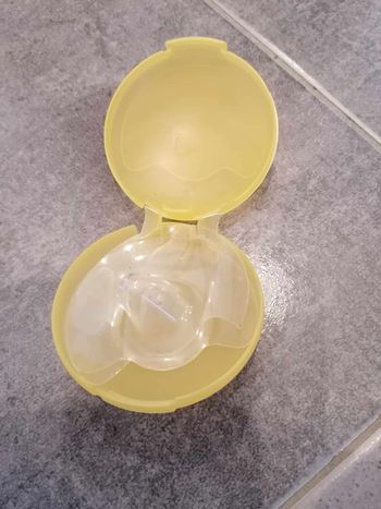 2 bouts de sein medela 20 mm utilisés 2 fois
