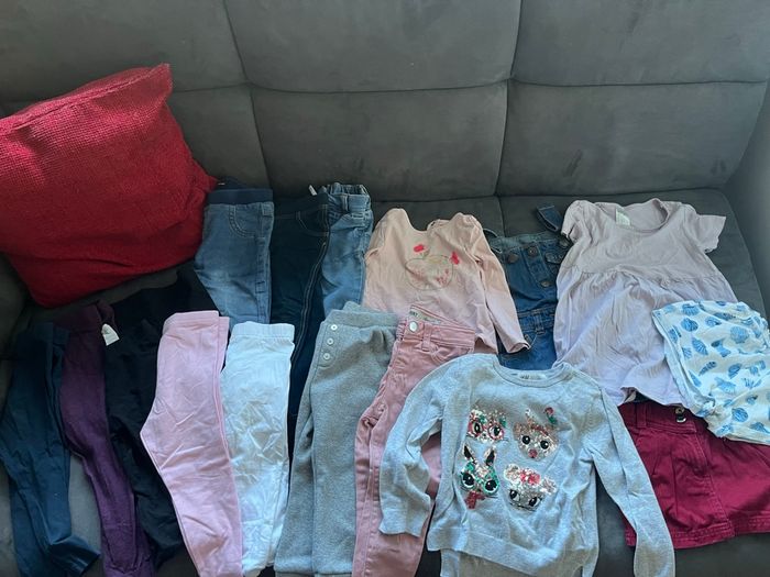 Lot de 17 articles vêtements fille 18/24 mois