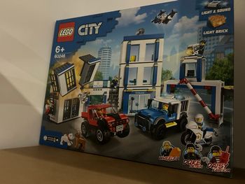 Lego City 60246 Le commissariat de police