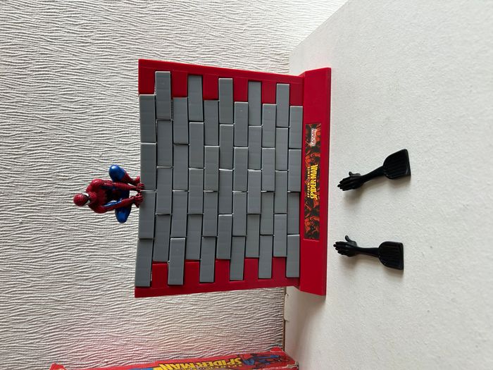 tiens bon spiderman - photo numéro 2