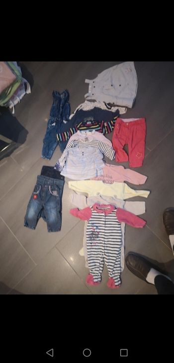 Lot 16 vêtements bébé fille taille 9 mois