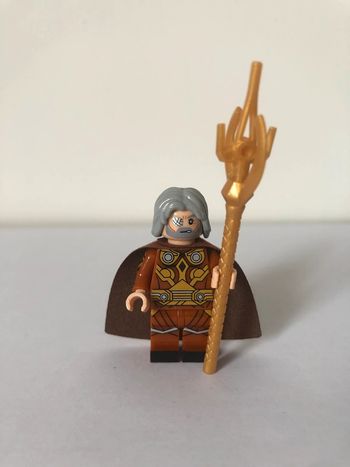 Figurine type lego Odin. Marvel