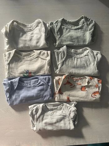 Lot 7 bodys bébé tape à l’œil taille 3 mois manches longue