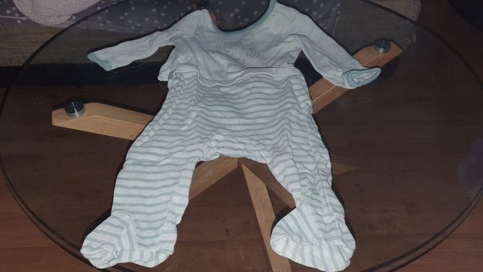 Plusieurs pyjama bébé