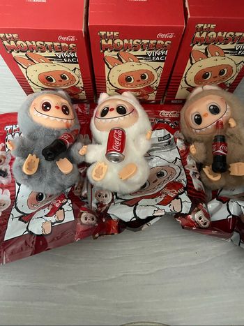 3 labubu coca cola neuf,boîte et sachet fermé