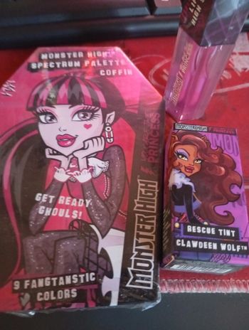 Lot maquillage Monster High Claudeen en et Draculaura neuf