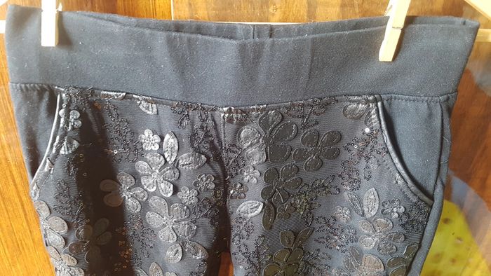Pantalon noir fleuris - photo numéro 2