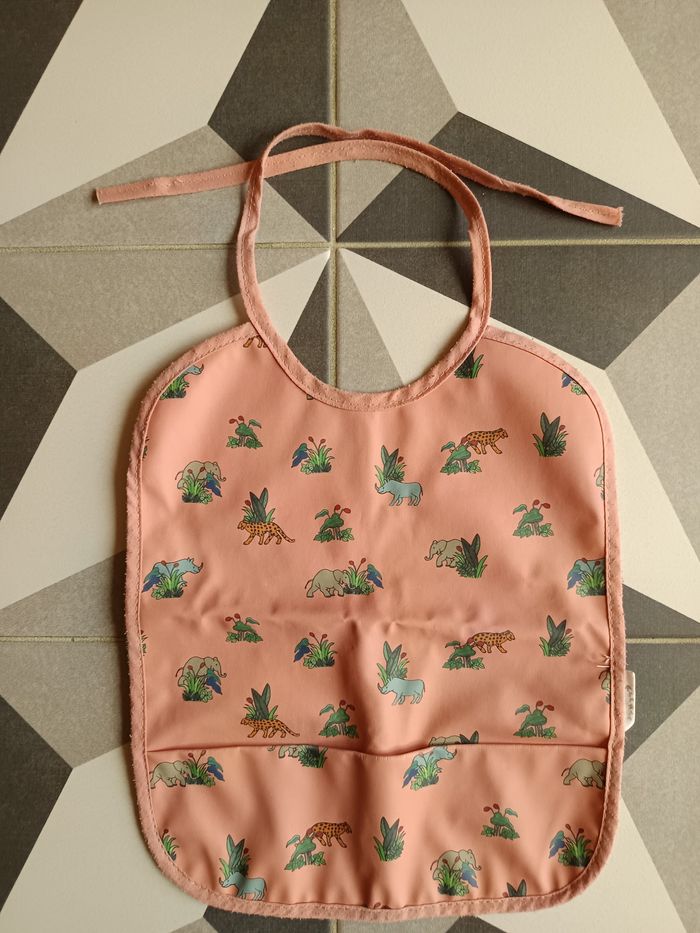 Bavoir imperméable imprimé savane rose Petit toi - photo numéro 1