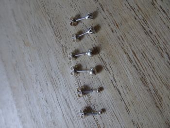 Lot de trois paires de clous d'oreilles