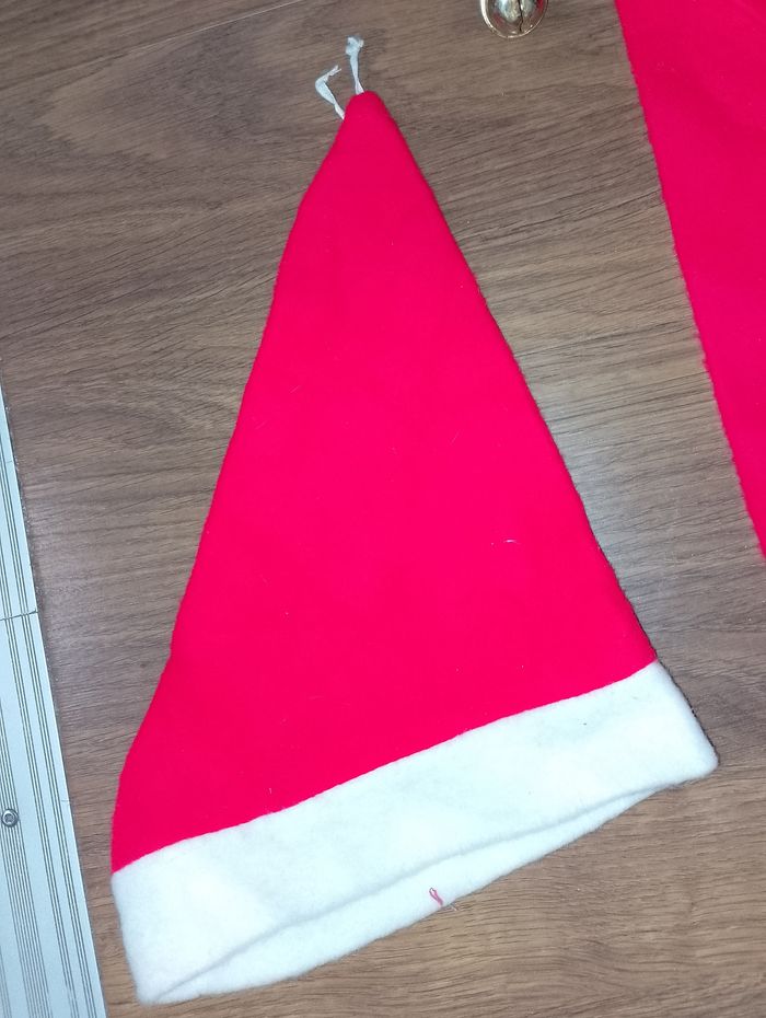 6 Bonnets de Noël identique avec cloches - photo numéro 4