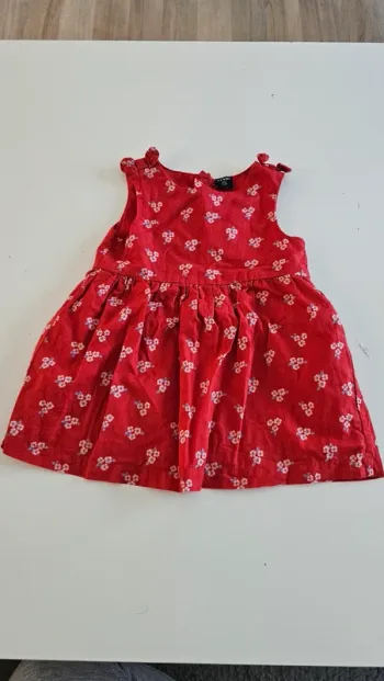 Robe rouge fleurie kiabi 9 mois