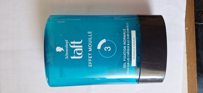 Gel taft 300 ml gel fixation normale doux sur les cheveux et le cuir chevelu