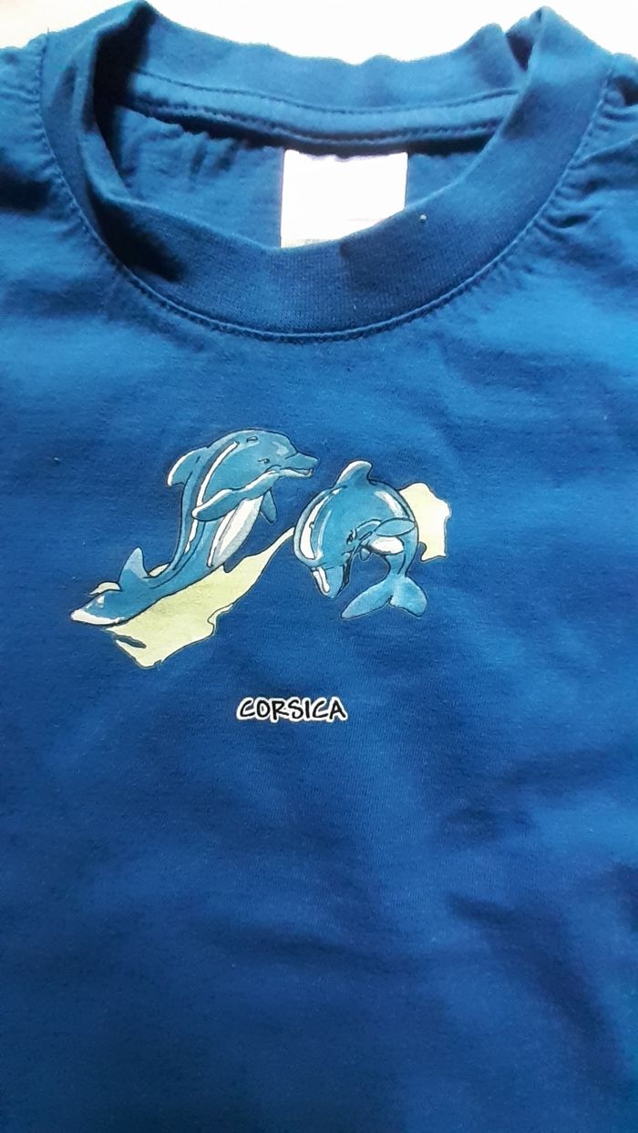 Tee shirt bleu motif dauphin - photo numéro 2