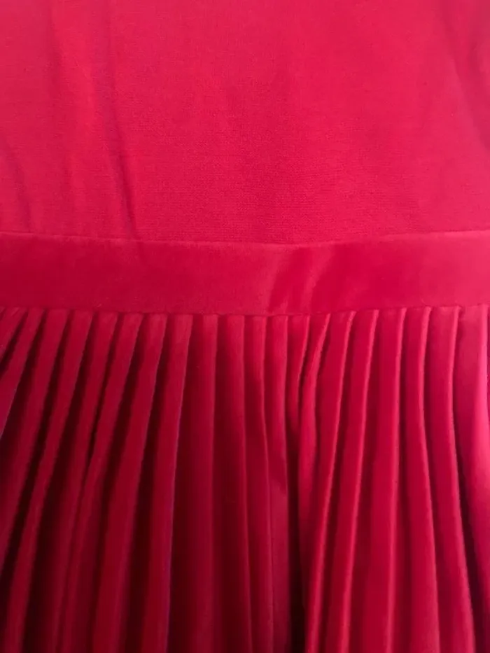 Superbe robe cérémonie ou fête rouge Okaidi en velours taille 4 ans Neuve - photo numéro 3