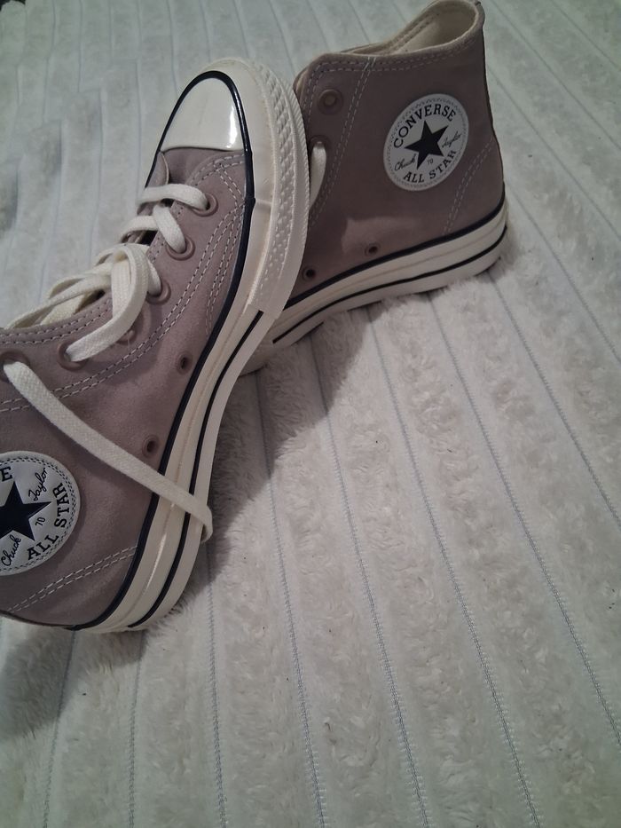 Converses montantes neuves - photo numéro 1
