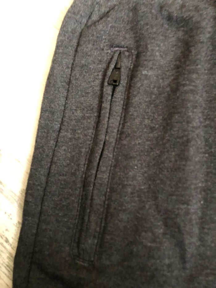 Tee-shirts et shorts neufs - photo numéro 4