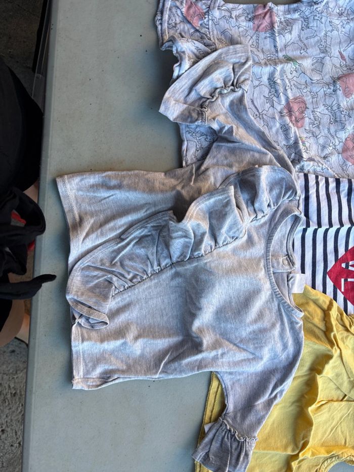 lot de t-shirt - photo numéro 2