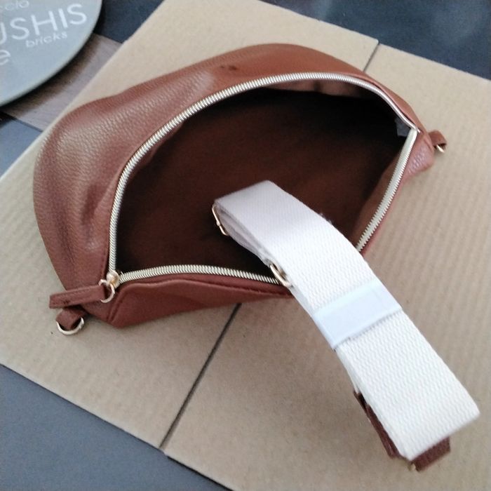 Sac bandoulière forme banane  de marque inconnu - photo numéro 3