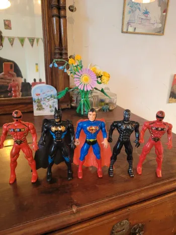 Vends 5 personnages bootlegs super héros palengke toy ukraine 80s 90s