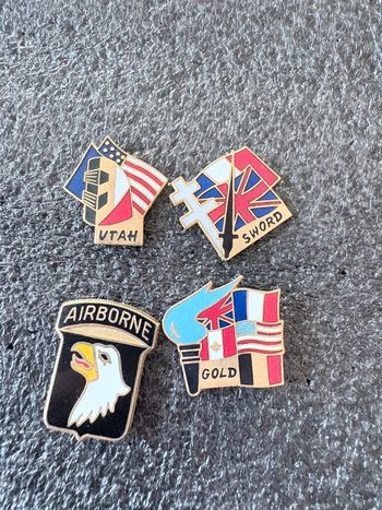 Lot 4 pin’s débarquement de Normandie