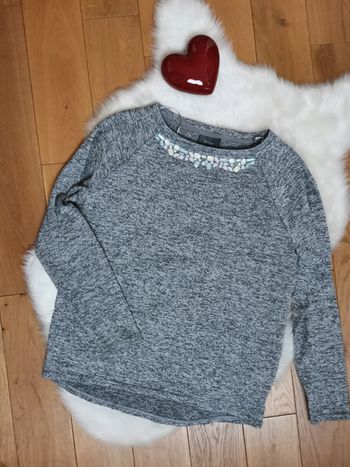 Pull avec plastron en pierres Strassées