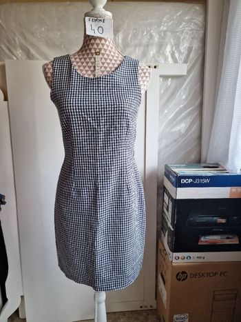 Robe vichy, marine, midi, neuve,en viscose & polyester, longueur 84cm