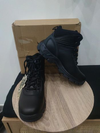 Chaussure de randonnée imperméable taille 44 neuve