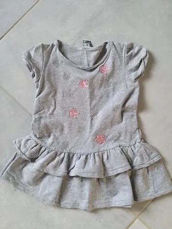 Robe grise avec étoiles paillettes en 2 ans
