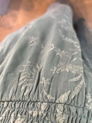 Pantalon Guess taille XS mais taille un 38 Neuf  Jamais porté  Magnifique pantalon été 55e