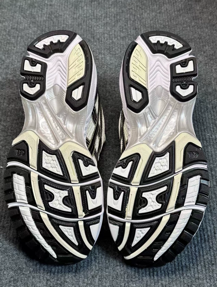 ASICS Gel-Kayano 14 taille 44.5 - photo numéro 4