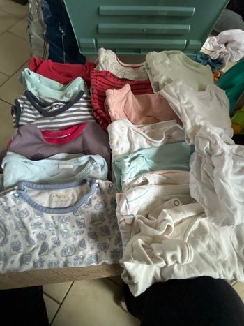 Lot de Bodies 18mois 