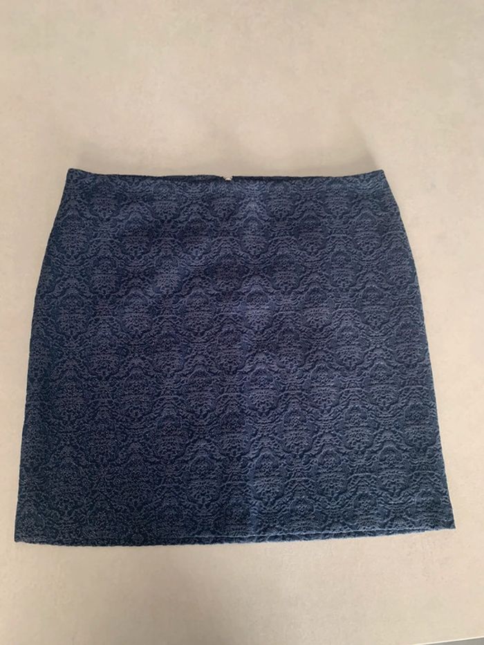 Magnifique jupe camaïeu bleu marine et argenté taille 40 en parfait état comme neuve