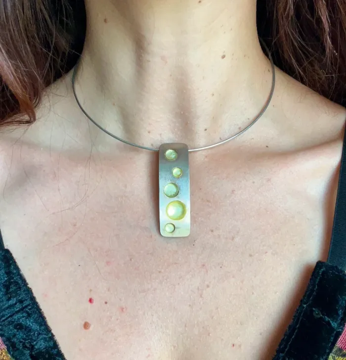 Collier ras de cou argenté pierres vert/jaune Fairygrunge y2k