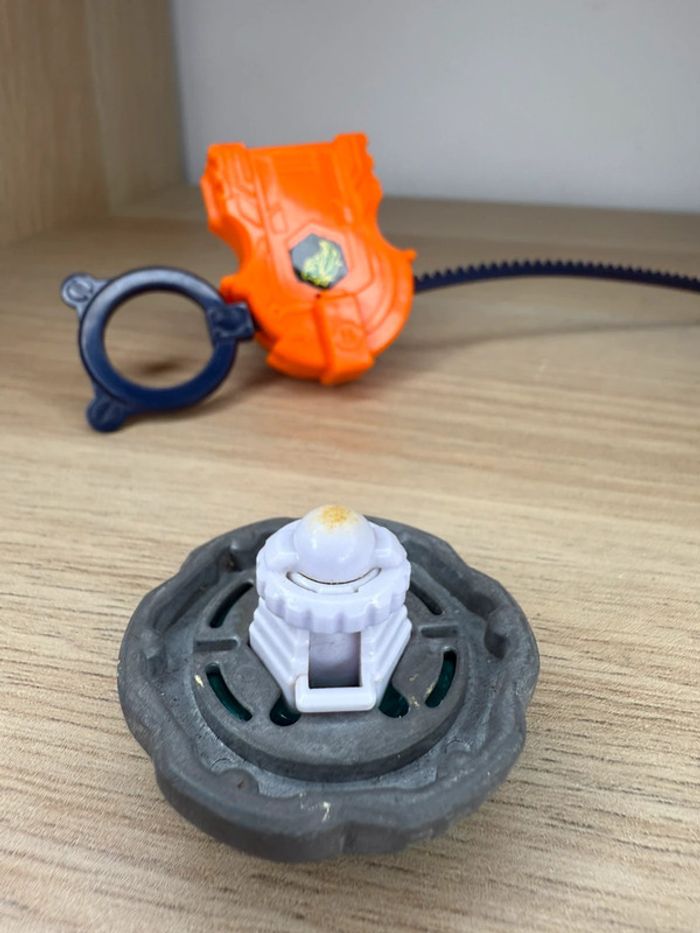 Toupie métal fusion beyblade rock Leone - photo numéro 3
