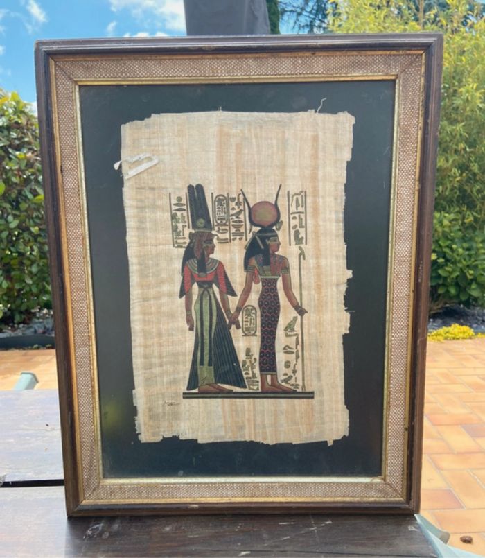 Tableau en bois avec papyrus