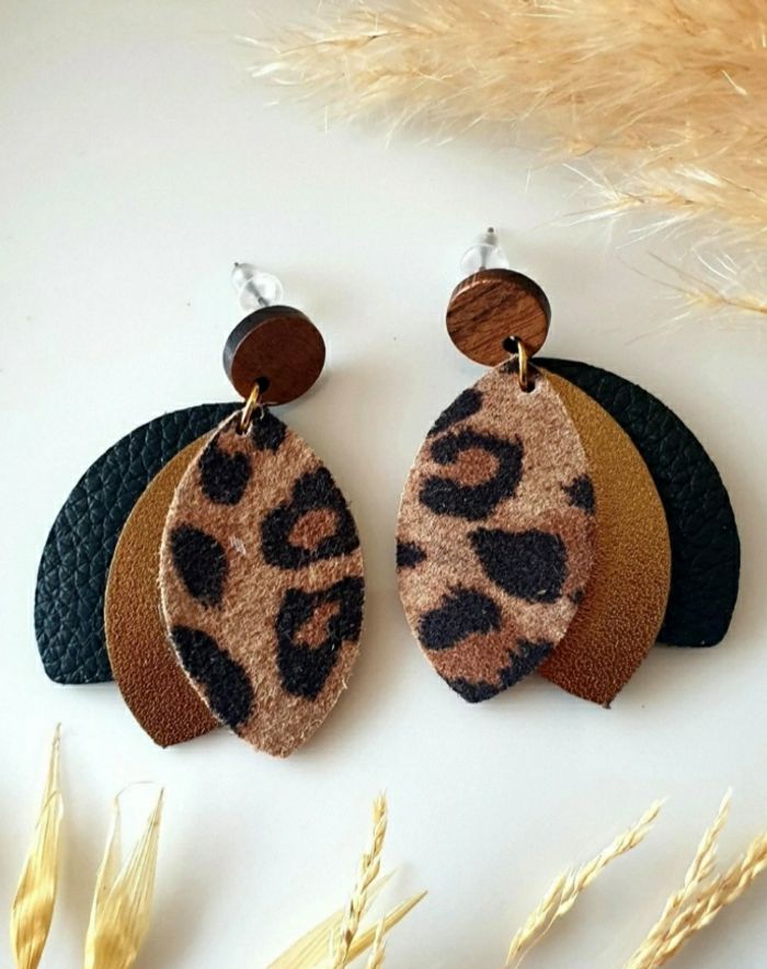 Boucles d'oreilles cuir et bois - photo numéro 4