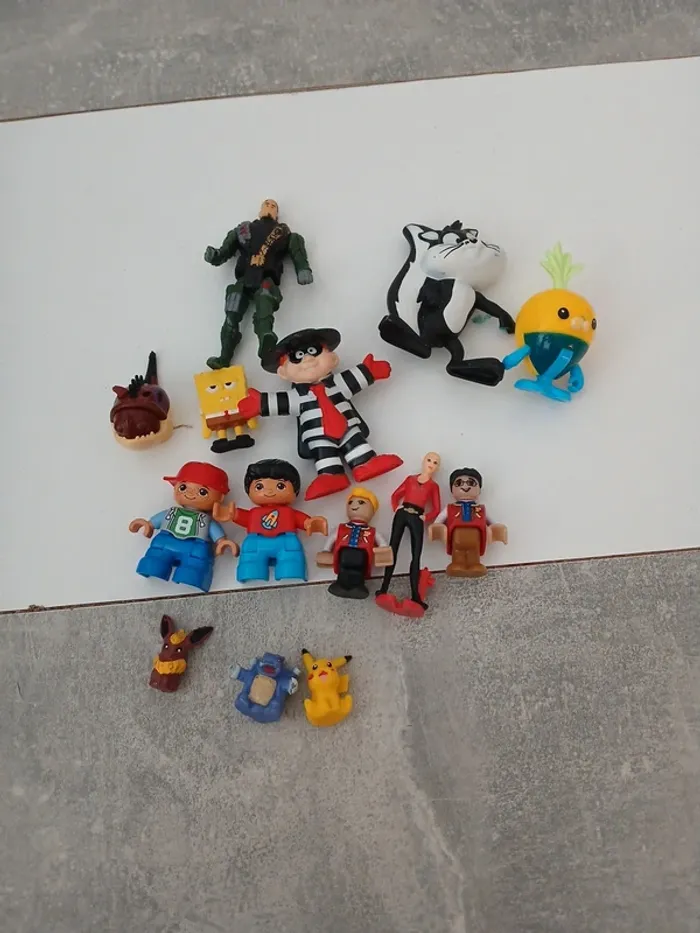 Lot jouets figurines
