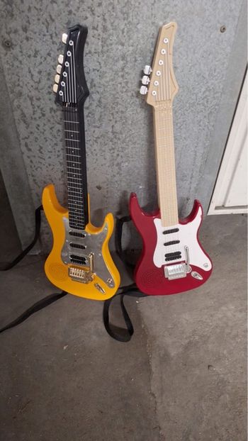 Guitare jouet