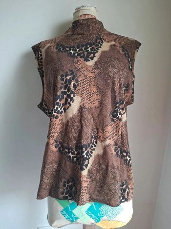 Blouse, élégante et sexy - imprimé léopard neuf, taille 50/52