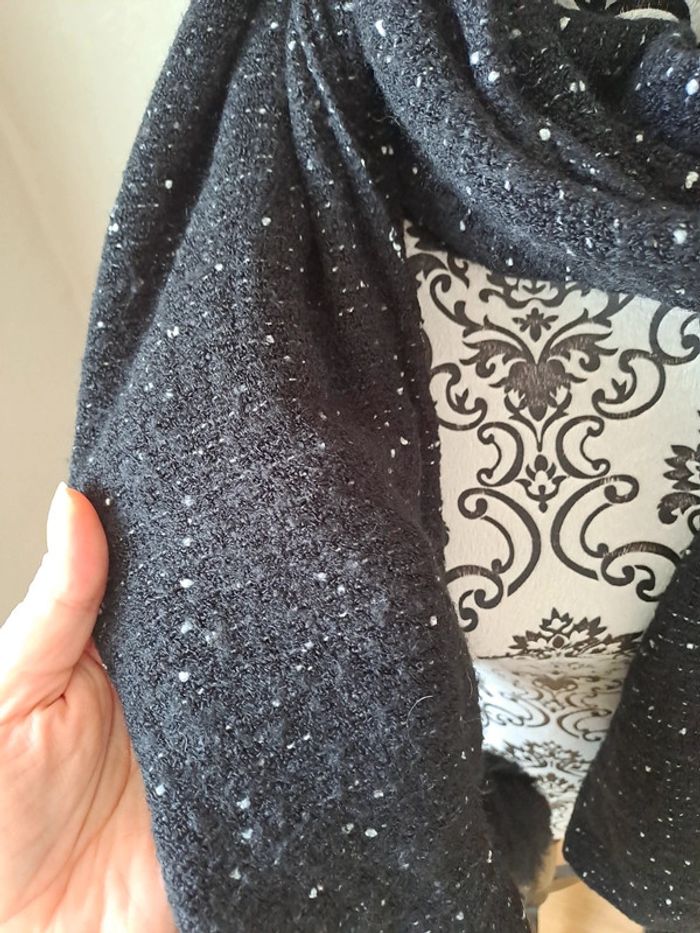 Jolie et longue écharpe à pompons chaude - photo numéro 2