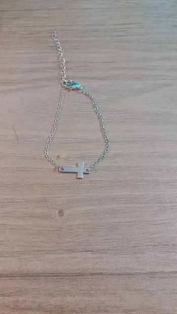 bracelet avec croix