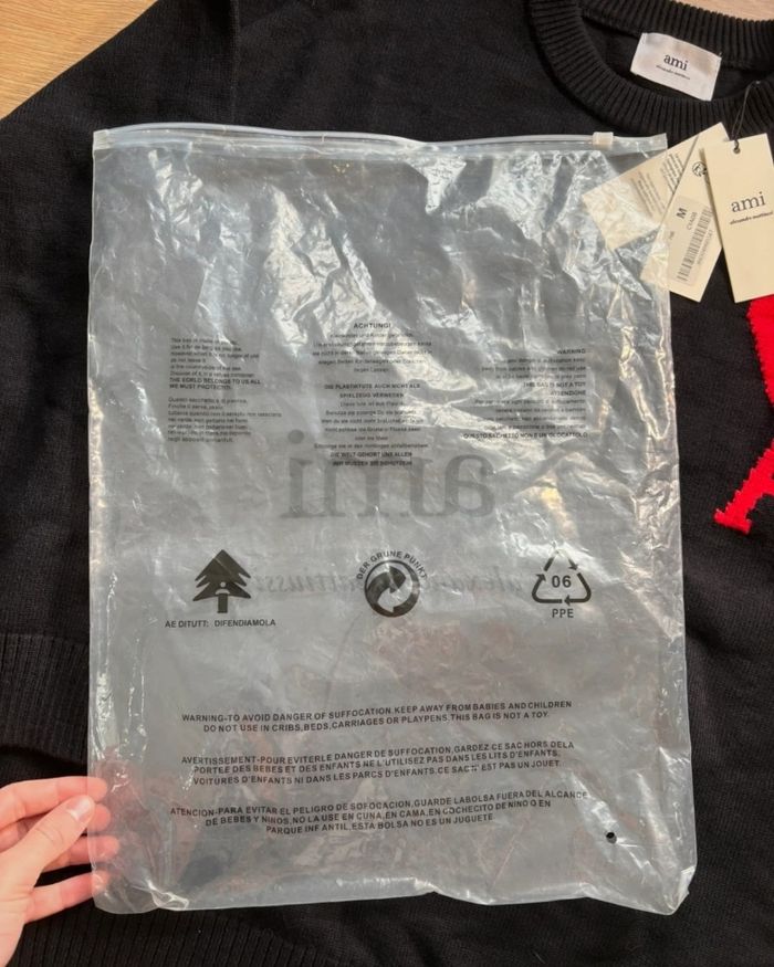 Pull ami paris noir a col rond - photo numéro 5